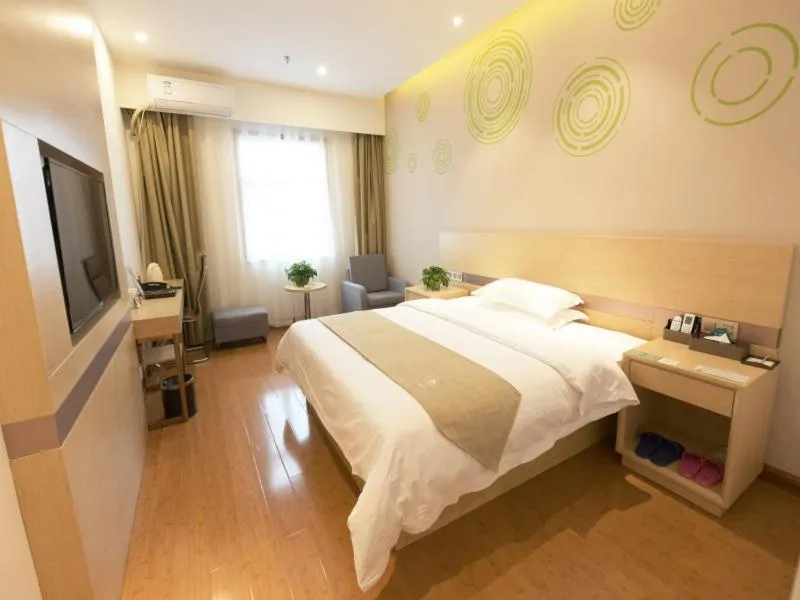 Bed in GreenTree Inn Zhengzhou Fangte Green Expo Park Shangdu Road Express Hotel