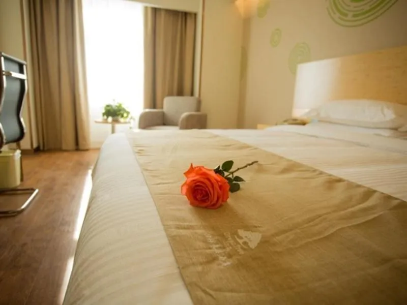 Bed in GreenTree Inn Jinan Tangye Express Hotel