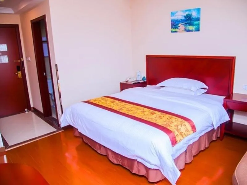 Bed in GreenTree Inn Shanghai MinHang District PuJiang Town JiangYue Road Metro Station Hotel