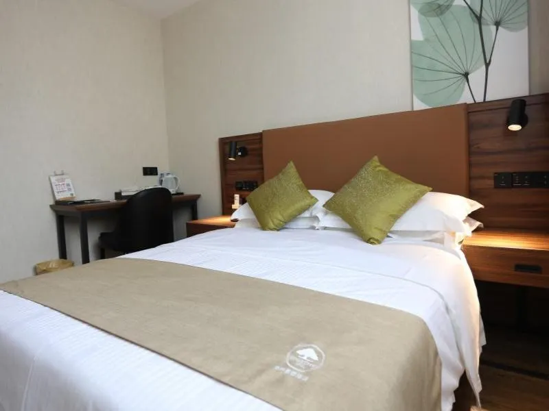 Bed in GreenTree Inn Suzhou Caohu Industrial Park Express Hotel