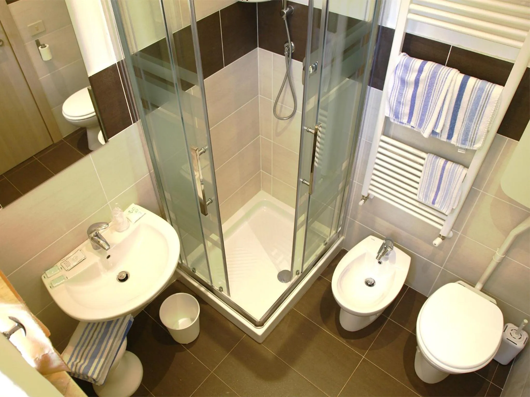 Shower in G House Rimini Spiaggia