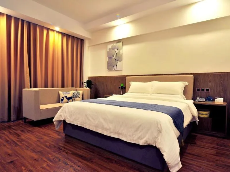 Bed in GreenTree Inn Dongfang City Dongfang Avenue High-speed Railway Station Express Hotel