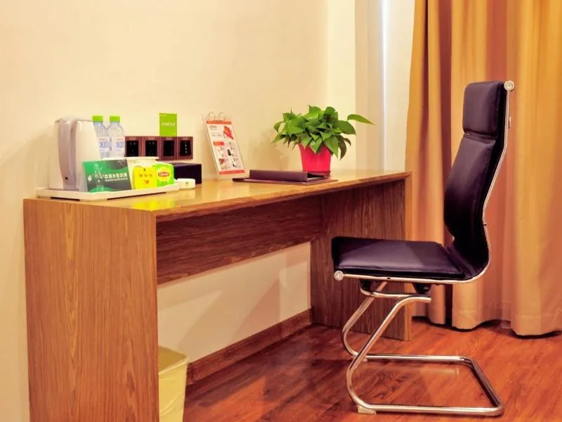 GreenTree Inn Dongfang City Dongfang Avenue High-speed Railway Station Express Hotel