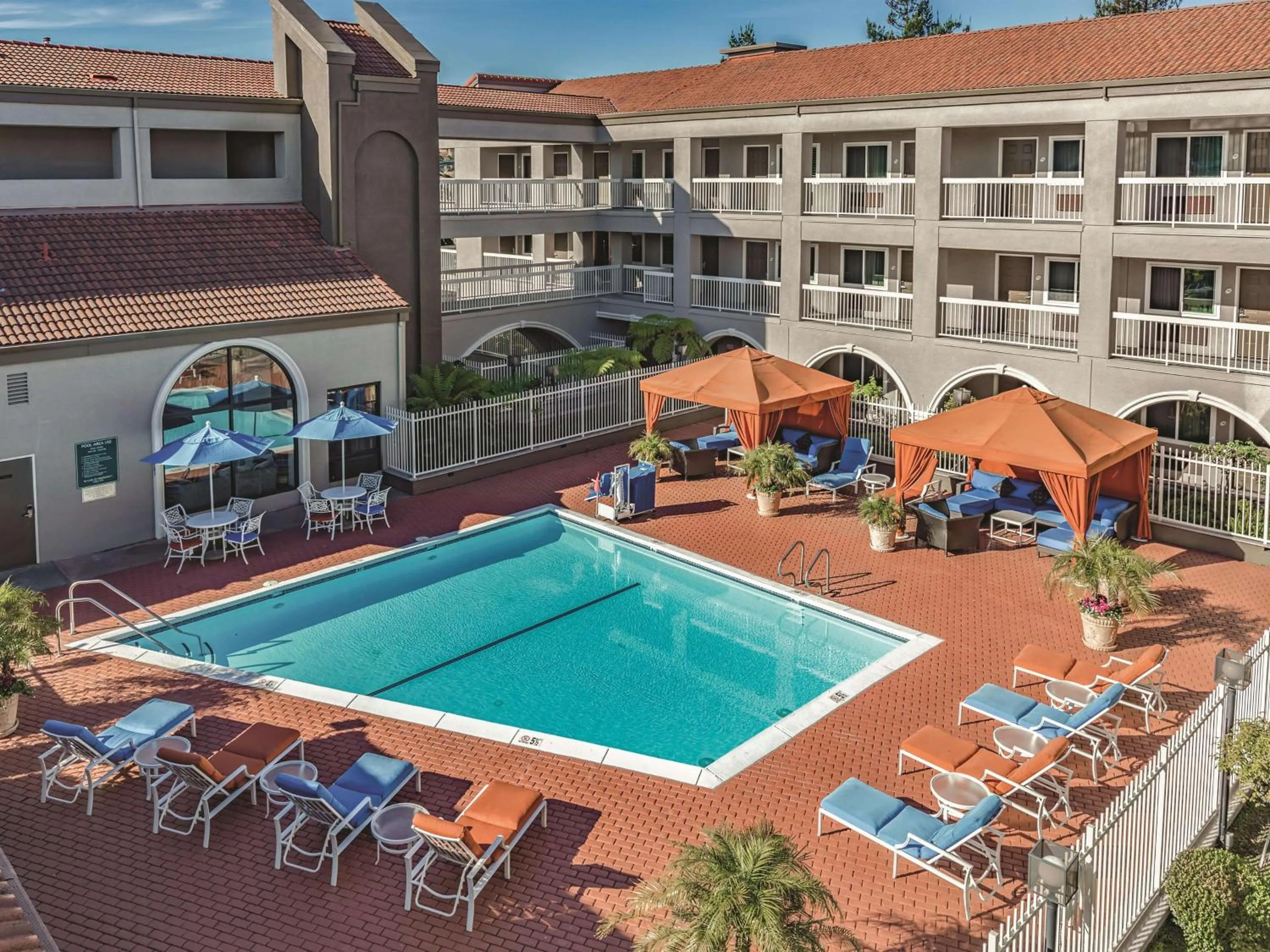 Pool view in La Quinta by Wyndham San Francisco Airport West Millbrae FREE AIRPORT SHUTTLE