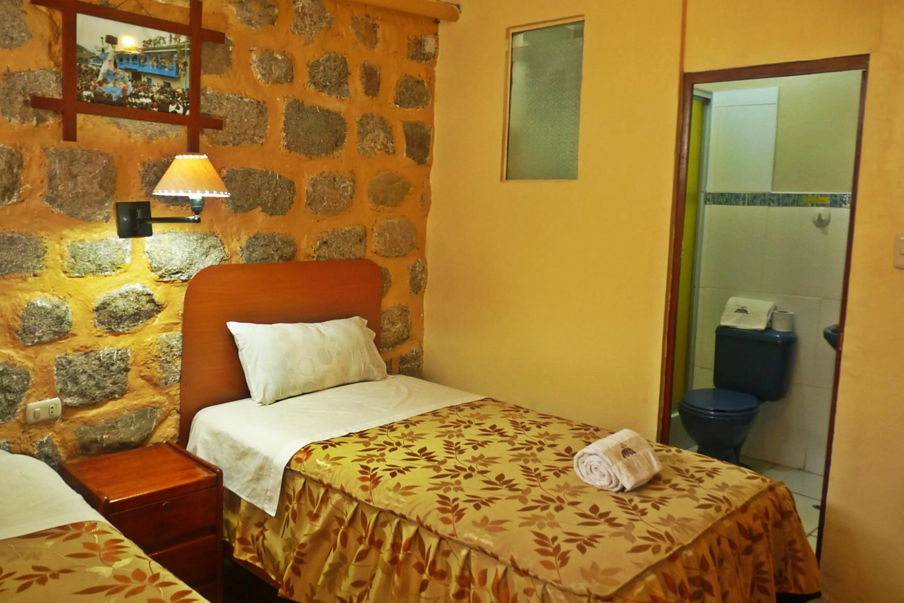 Toilet, Bed in Conquista Cusco