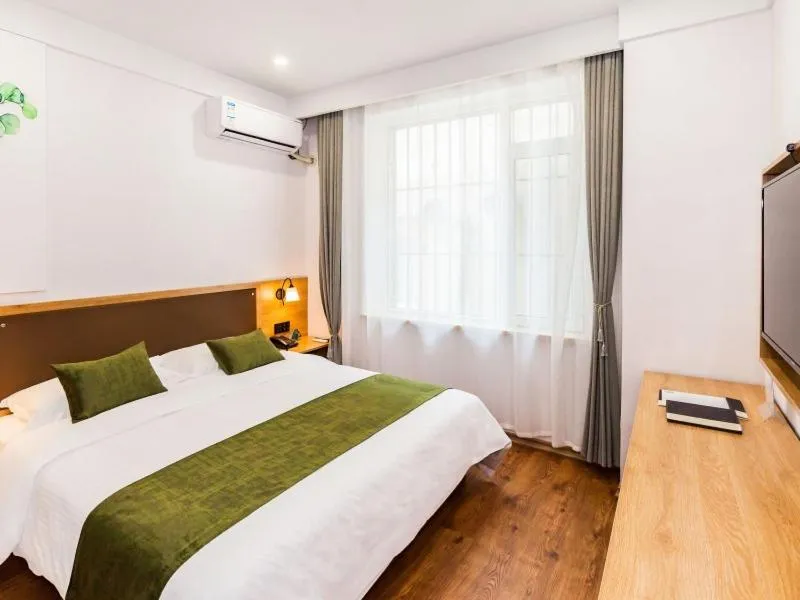 Bed in GreenTree Inn Dalian Airport New District Xinzhaizi Express Hotel