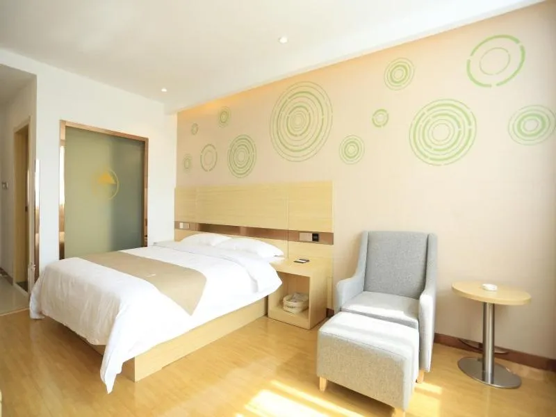 Bed in GreenTree Inn Anqing City Yixiu Government District University City Express Hotel