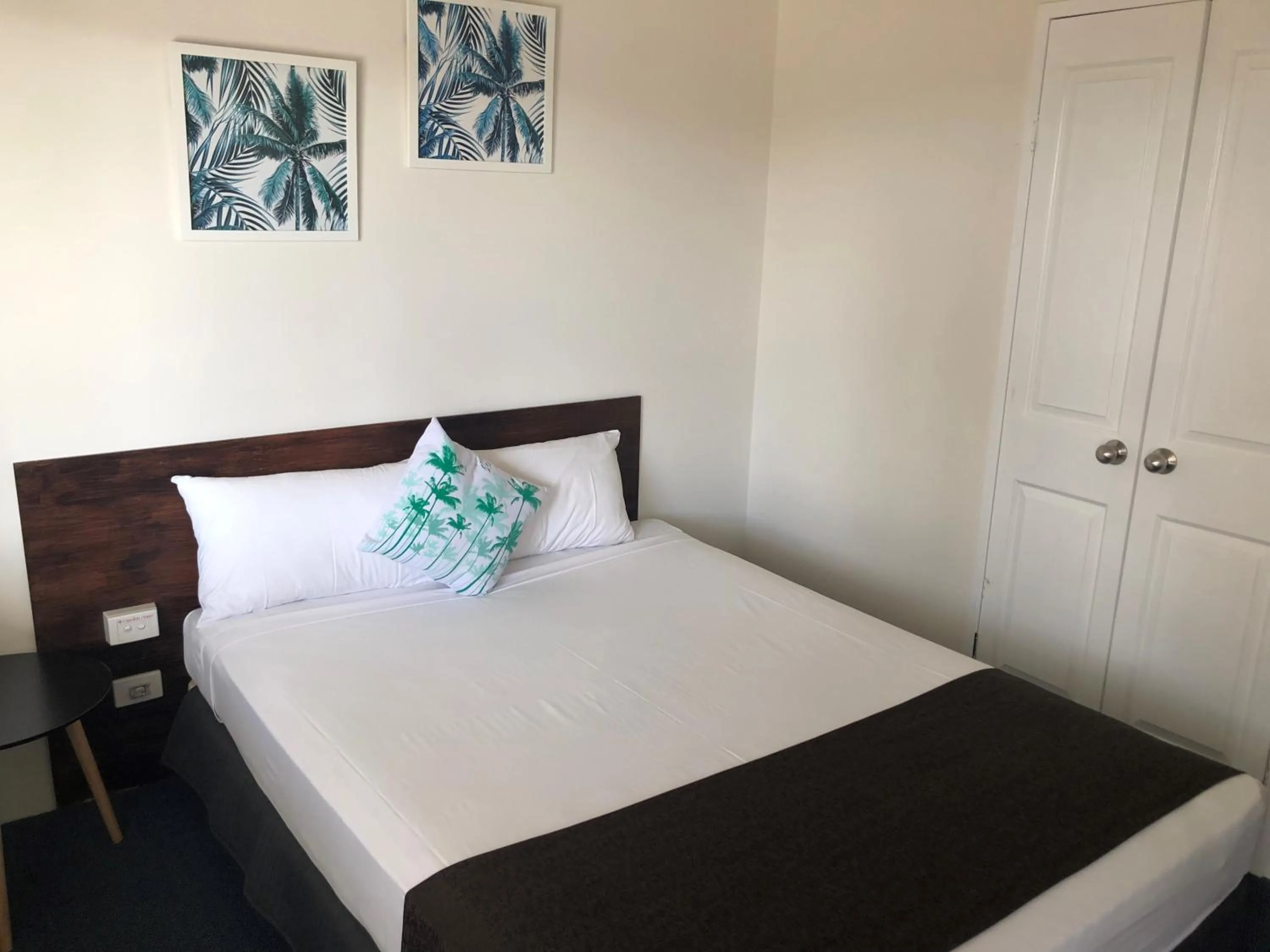 Bed in Coral Sands Motel