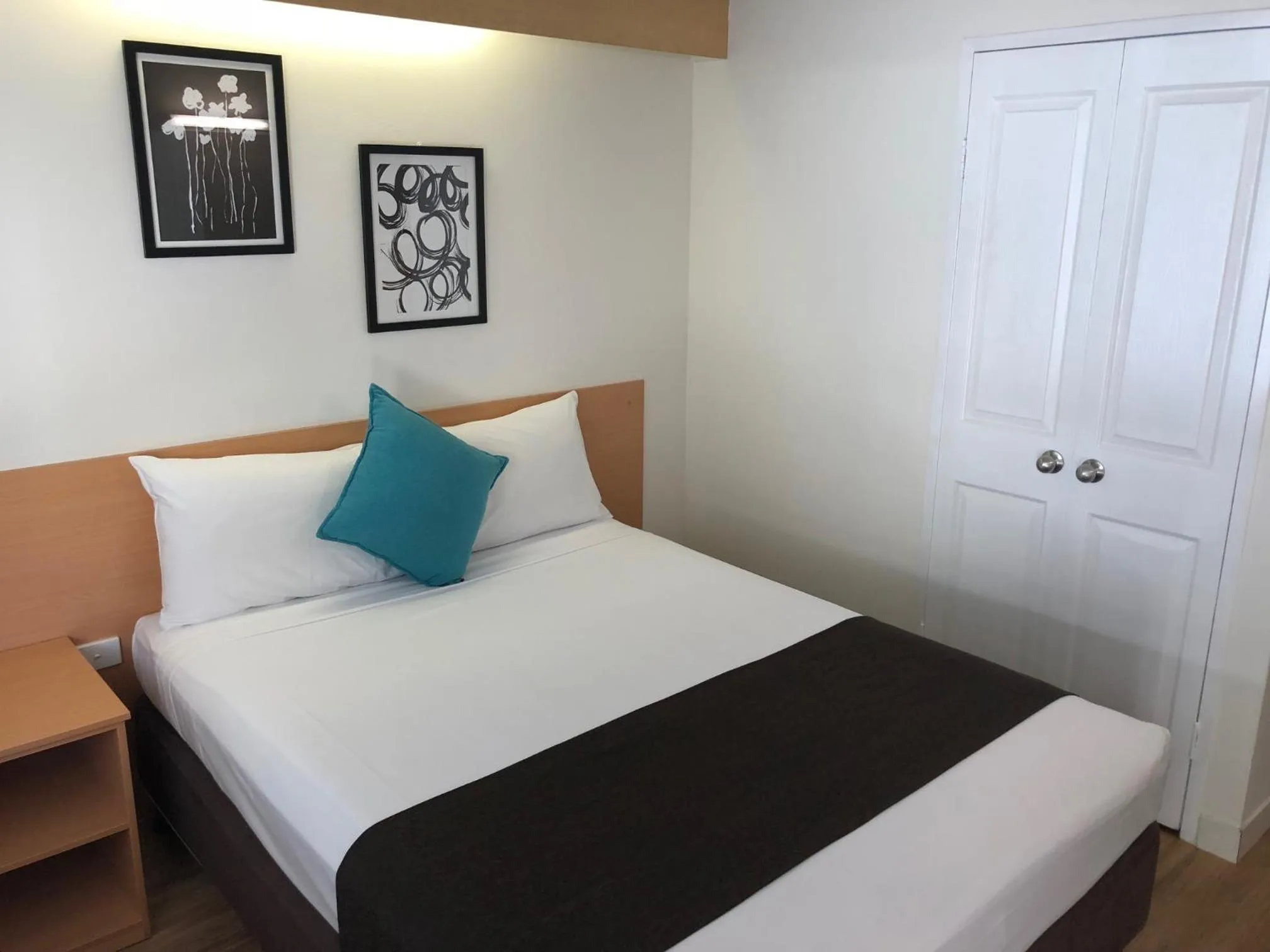 Bed in Coral Sands Motel