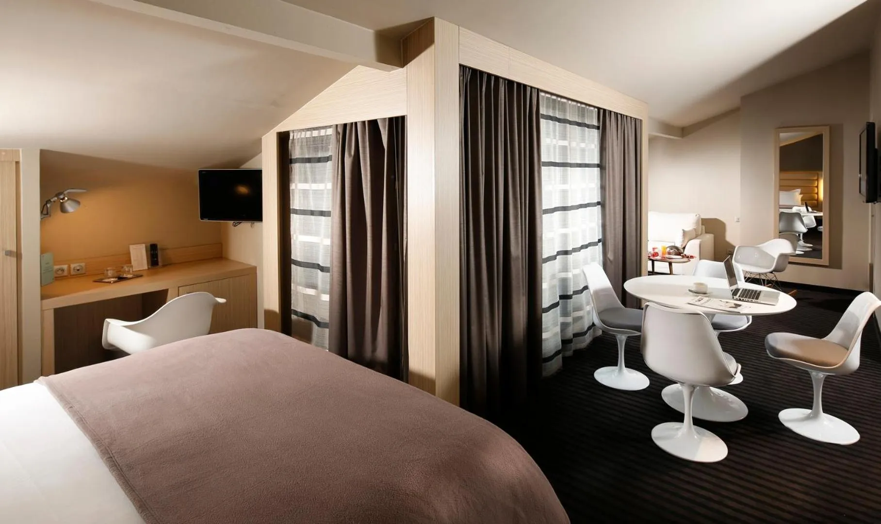 Bed in Hôtel de Brienne