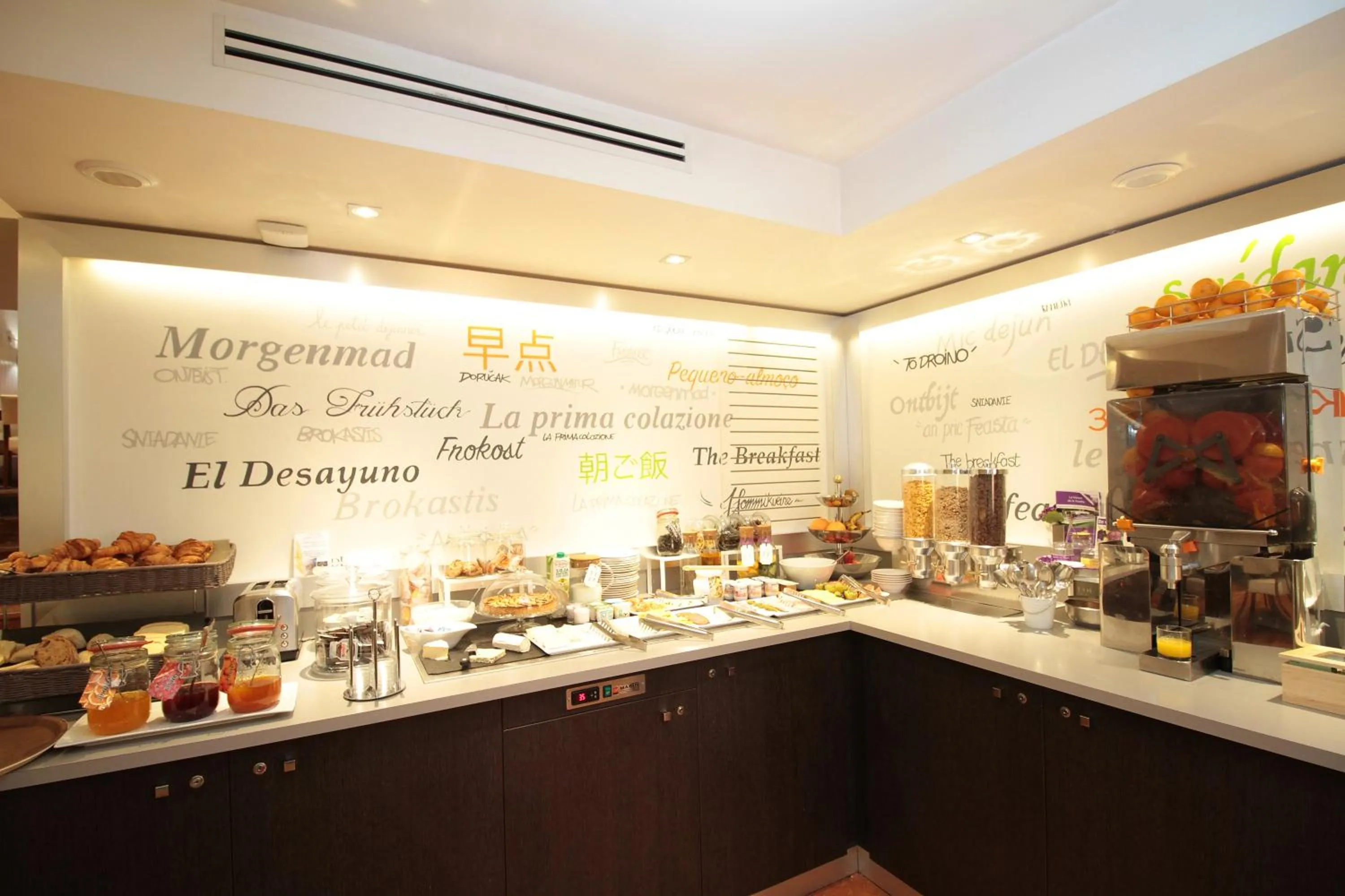 Breakfast in Hôtel de Brienne