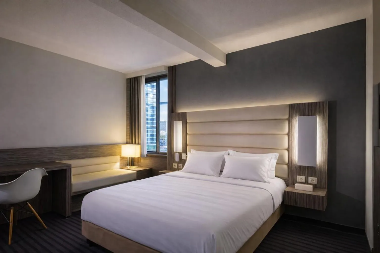 Photo of the whole room, Bed in Hôtel de Brienne