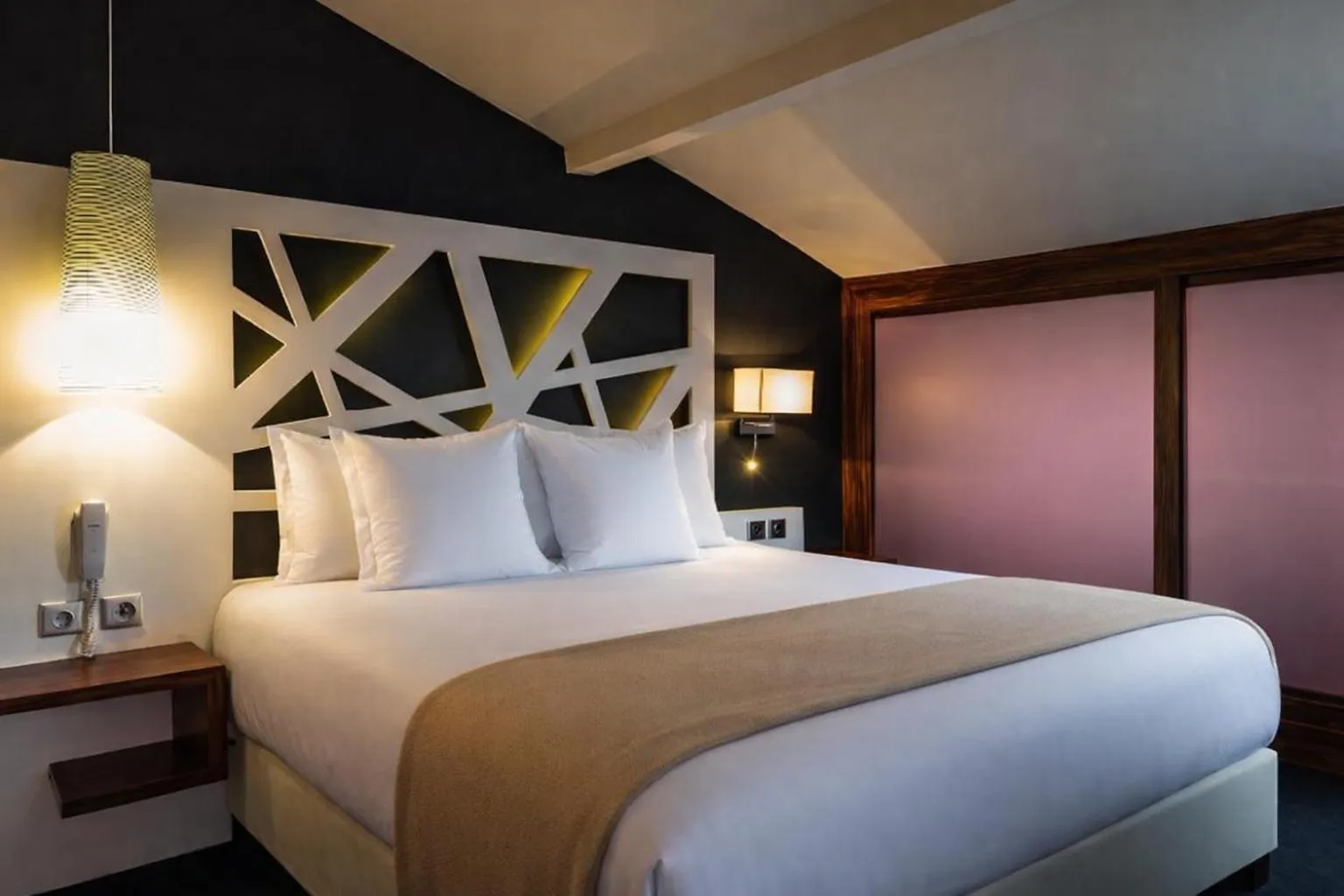 Bed in Hôtel de Brienne