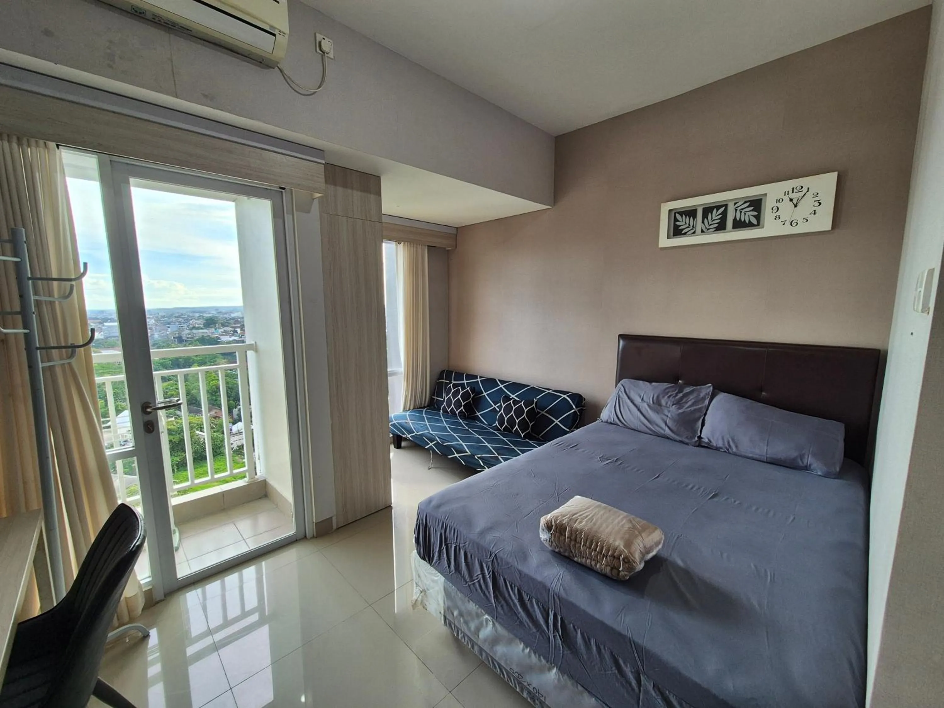 Bedroom, Bed in Apartemen Taman Melati Yogyakarta by ArFe Room