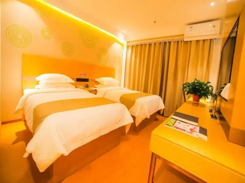 Bed in GreenTree Inn Beijing Shunyi District Fuqian West Street Shimen Subway Station Express Hotel Bed in GreenTree Inn Beijing Shunyi District Fuqian West Street Shimen Subway Station Express Hotel
