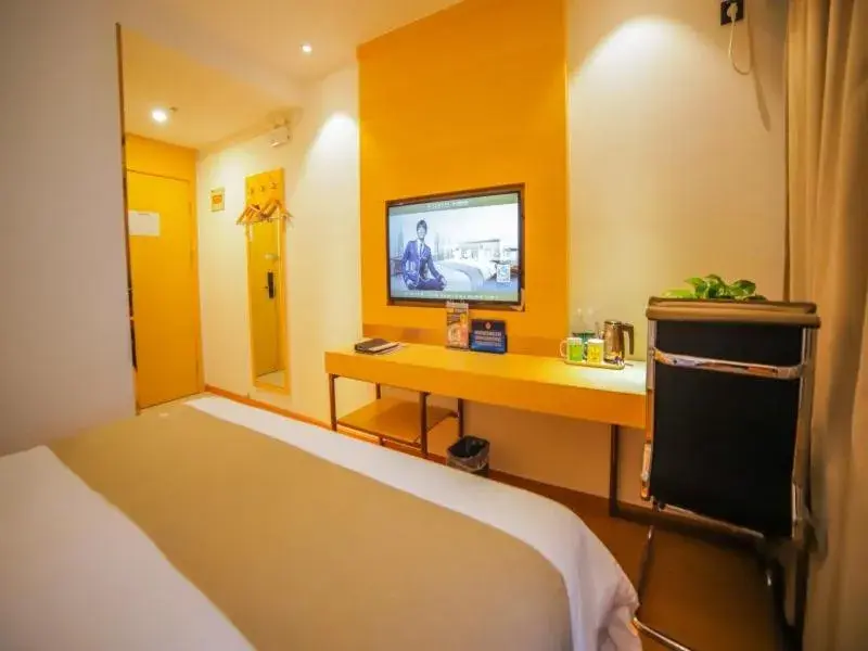 Bed in GreenTree Inn Beijing Shunyi District Fuqian West Street Shimen Subway Station Express Hotel Bed in GreenTree Inn Beijing Shunyi District Fuqian West Street Shimen Subway Station Express Hotel