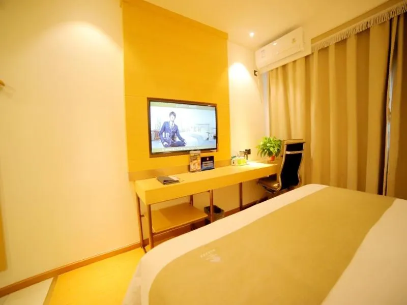 Bed in GreenTree Inn Beijing Shunyi District Fuqian West Street Shimen Subway Station Express Hotel