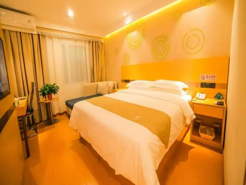 Bed in GreenTree Inn Beijing Shunyi District Fuqian West Street Shimen Subway Station Express Hotel Bed in GreenTree Inn Beijing Shunyi District Fuqian West Street Shimen Subway Station Express Hotel