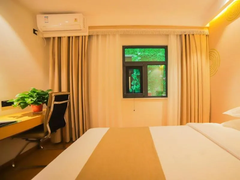 Bed in GreenTree Inn Beijing Shunyi District Fuqian West Street Shimen Subway Station Express Hotel