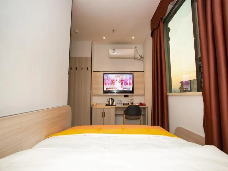 Bed in GreenTree Inn Yulin Exhibition Center Darunfa Hotel