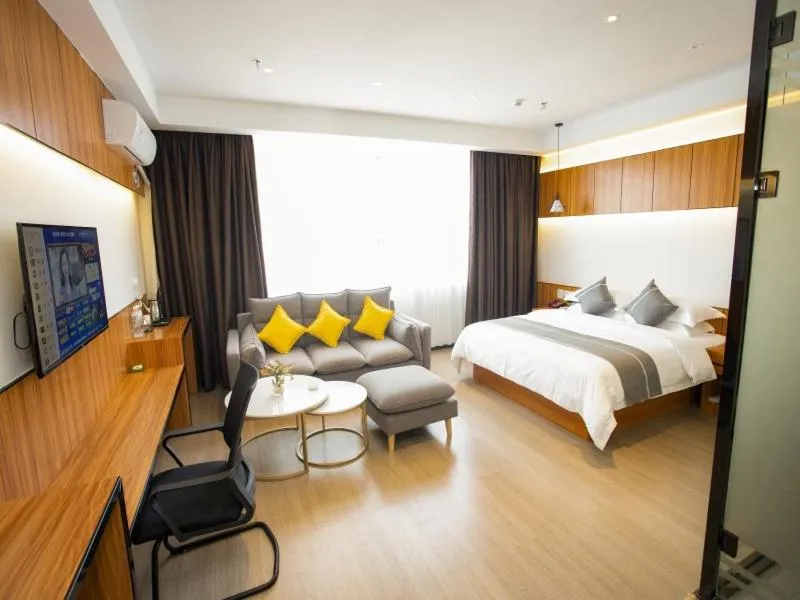 Bed in GreenTree Inn Yulin Exhibition Center Darunfa Hotel