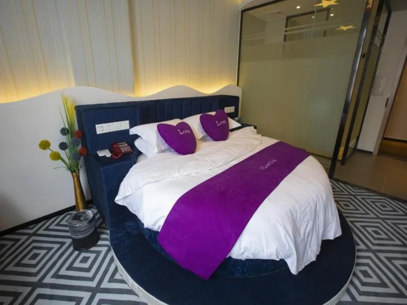 Bed in GreenTree Inn Yulin Exhibition Center Darunfa Hotel