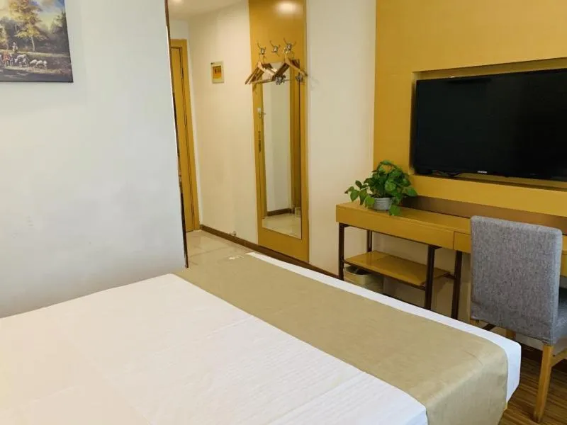 Bed in GreenTree Inn Tianjin Hedong District Tianjin Station Front Square Express Hotel