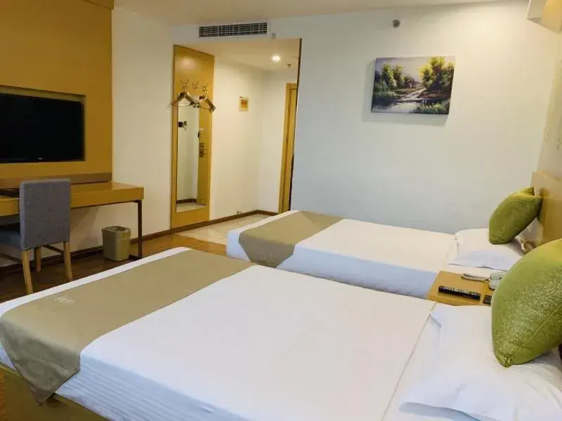 Bed in GreenTree Inn Tianjin Hedong District Tianjin Station Front Square Express Hotel Bed in GreenTree Inn Tianjin Hedong District Tianjin Station Front Square Express Hotel