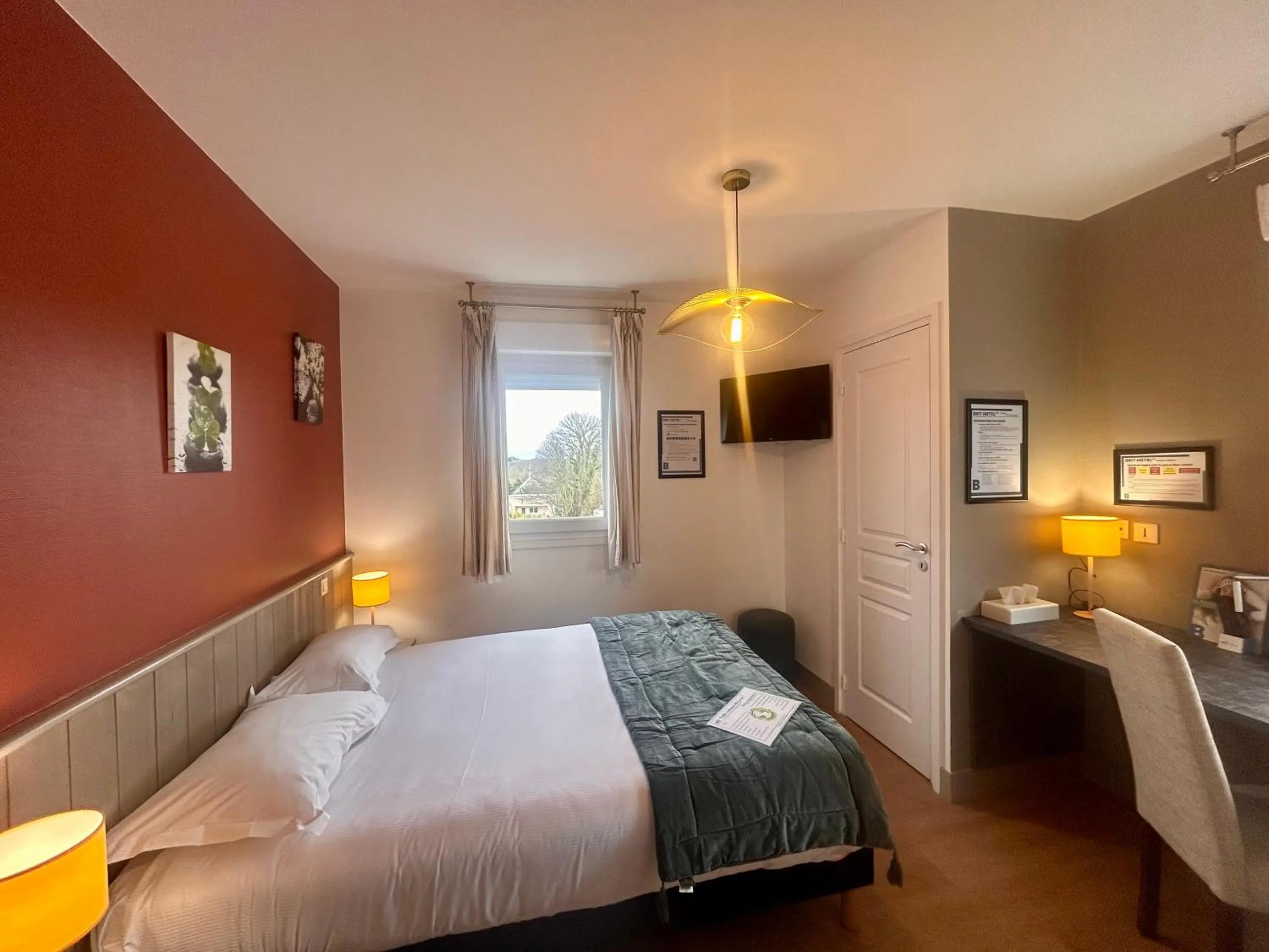 Photo of the whole room, Bed in BRIT HOTEL Lannion Perros-Guirec