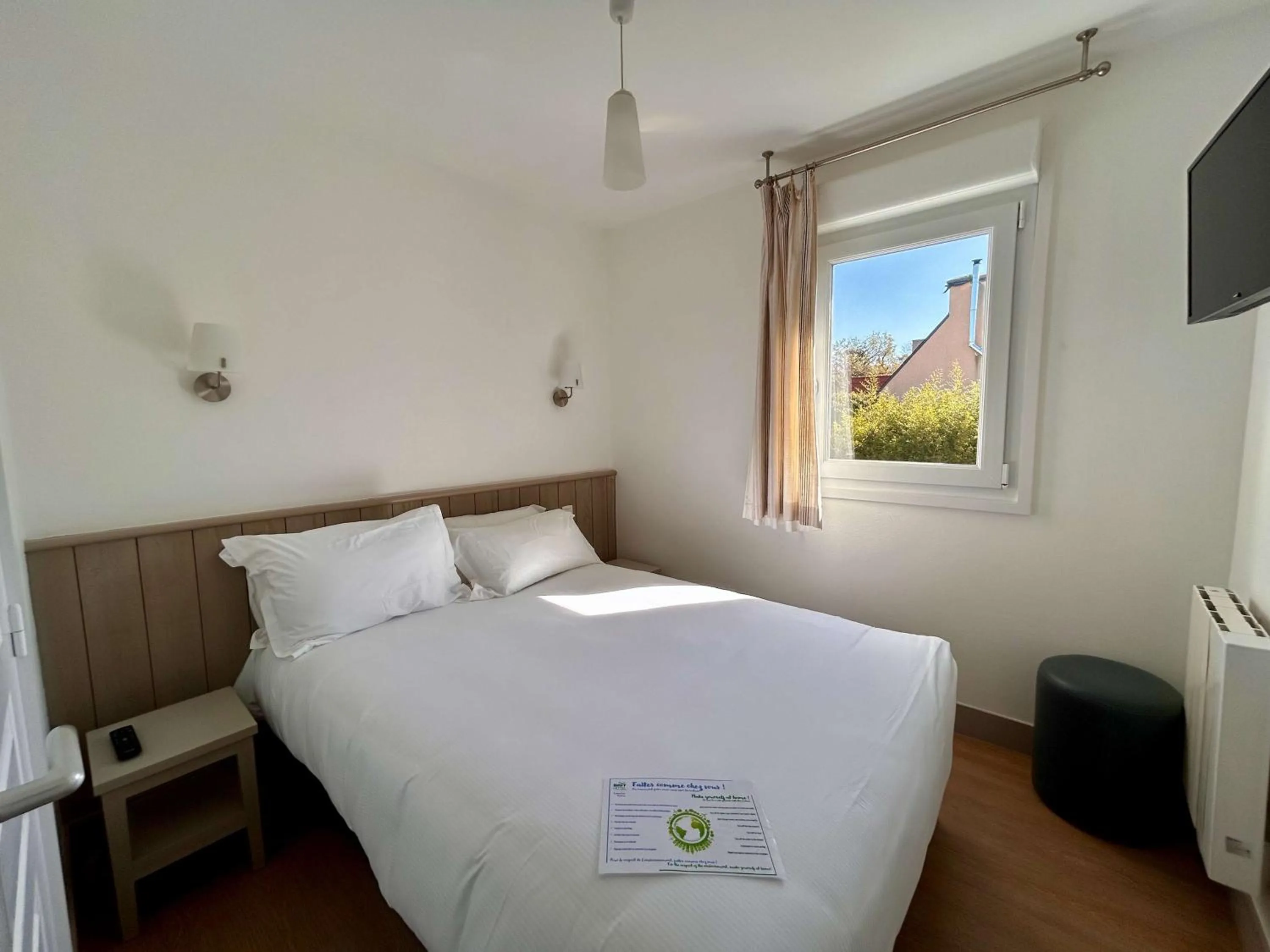 Bedroom, Bed in BRIT HOTEL Lannion-Perros Guirec