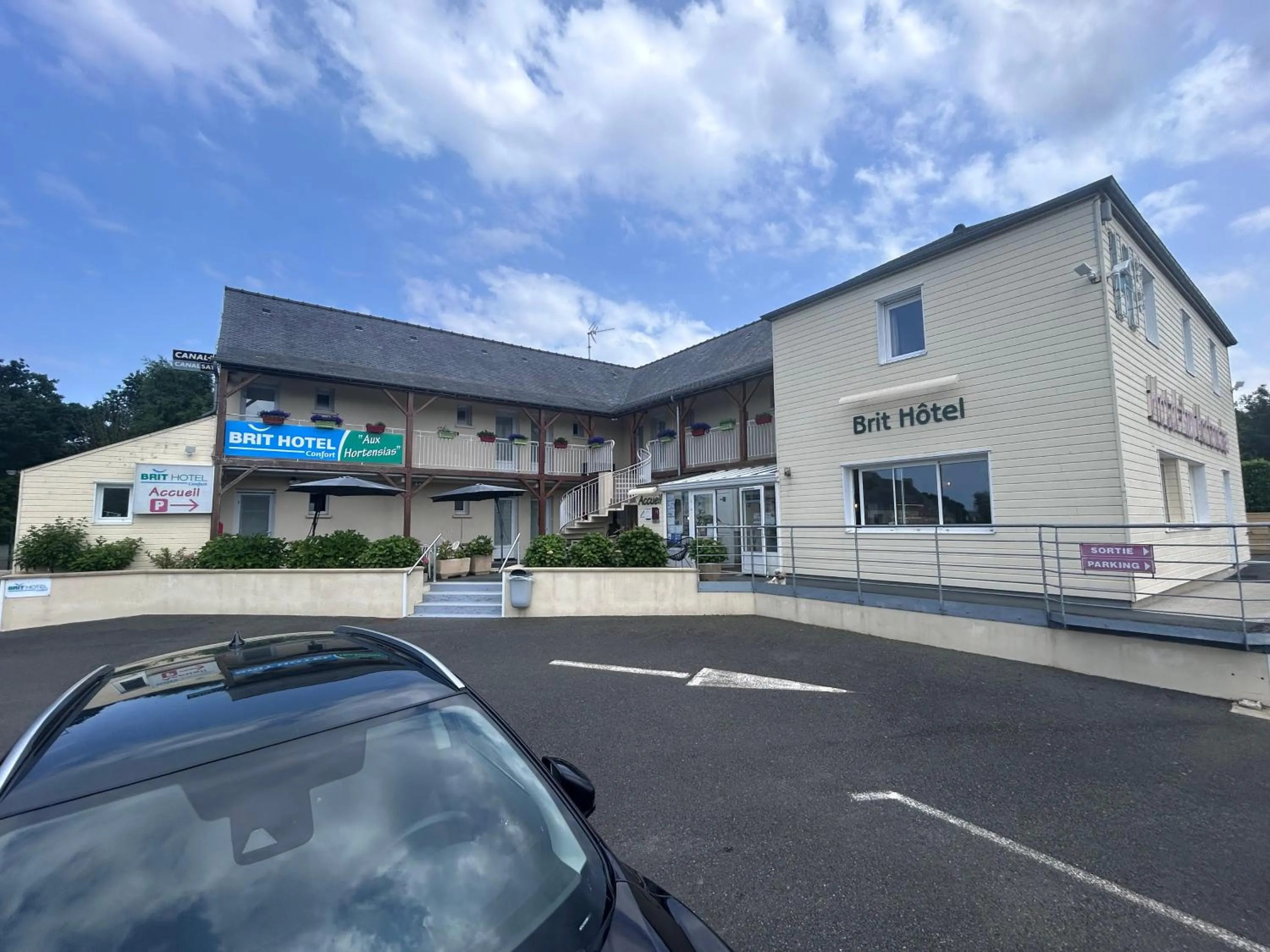 Property building in BRIT HOTEL Lannion-Perros Guirec