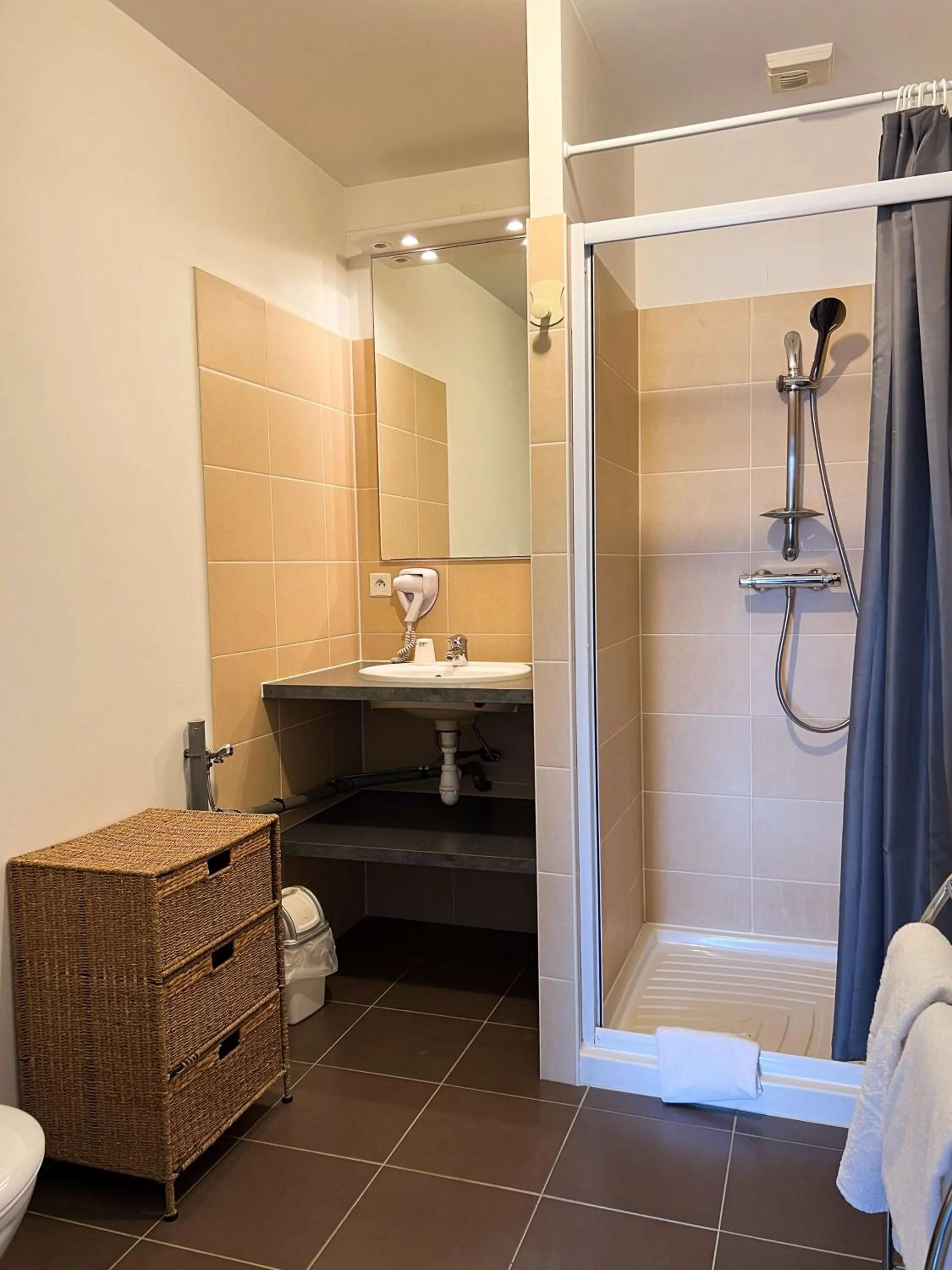 Bedroom in BRIT HOTEL Lannion-Perros Guirec