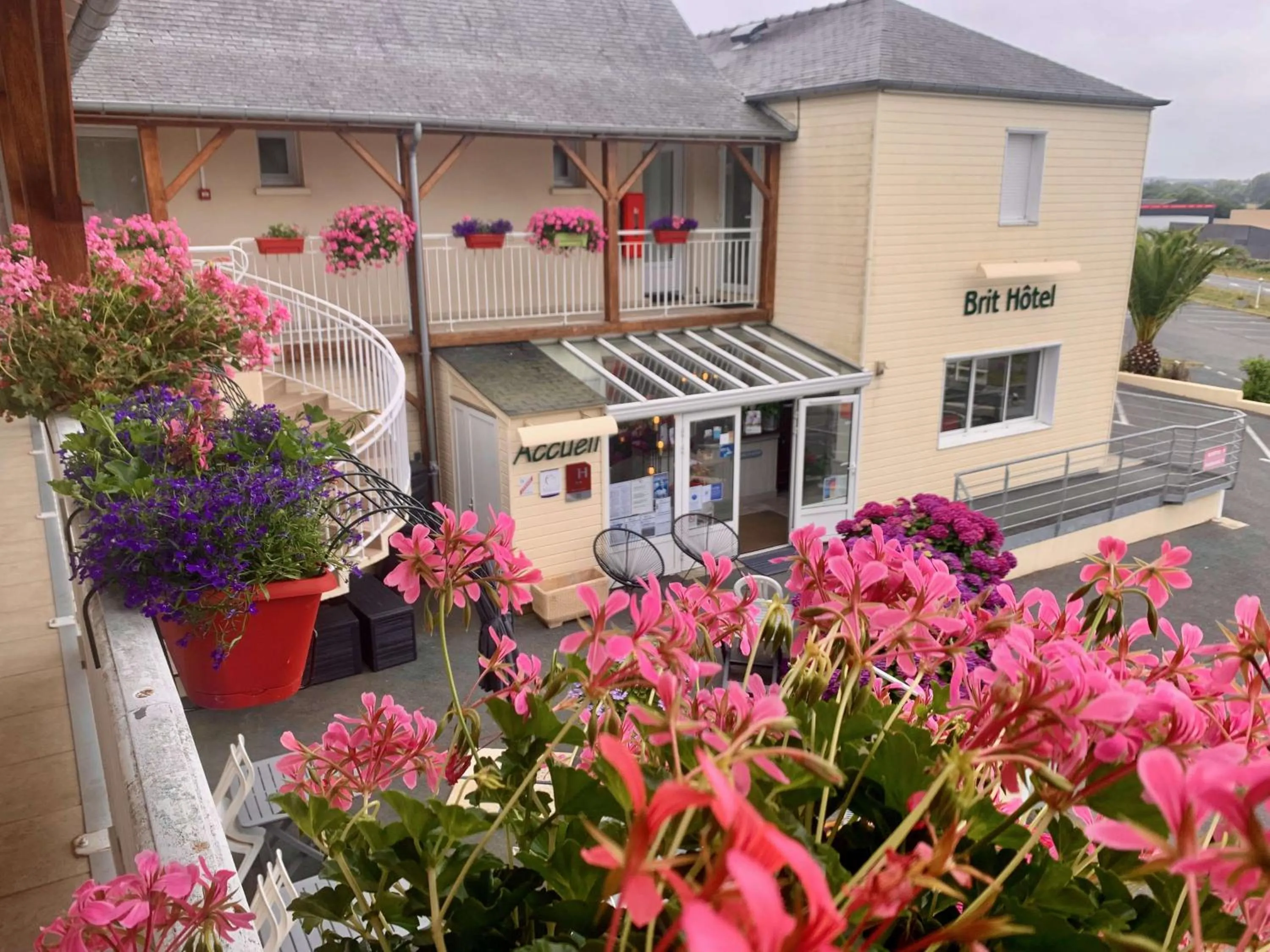 Property building in BRIT HOTEL Lannion-Perros Guirec