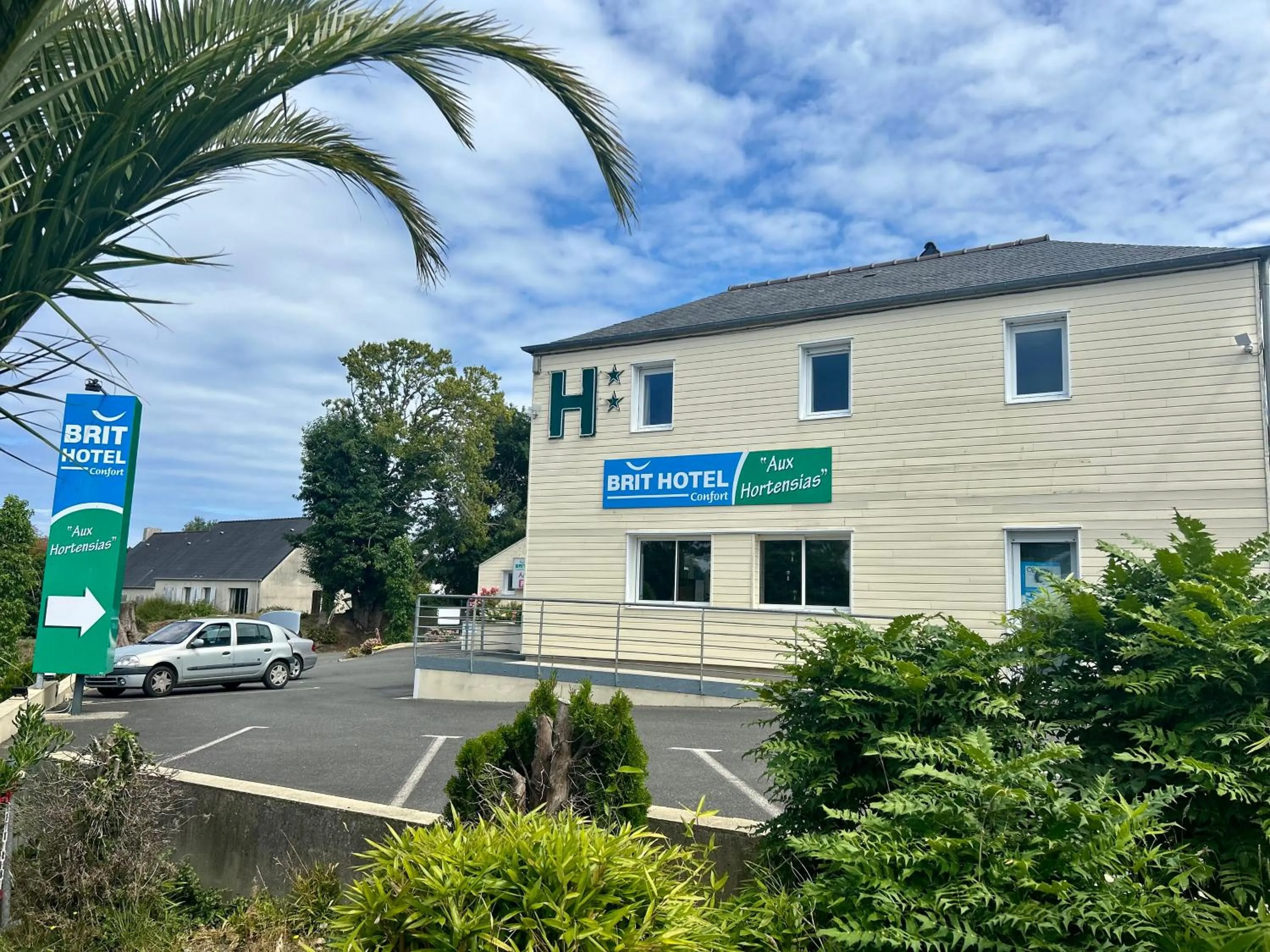 Property building in BRIT HOTEL Lannion-Perros Guirec