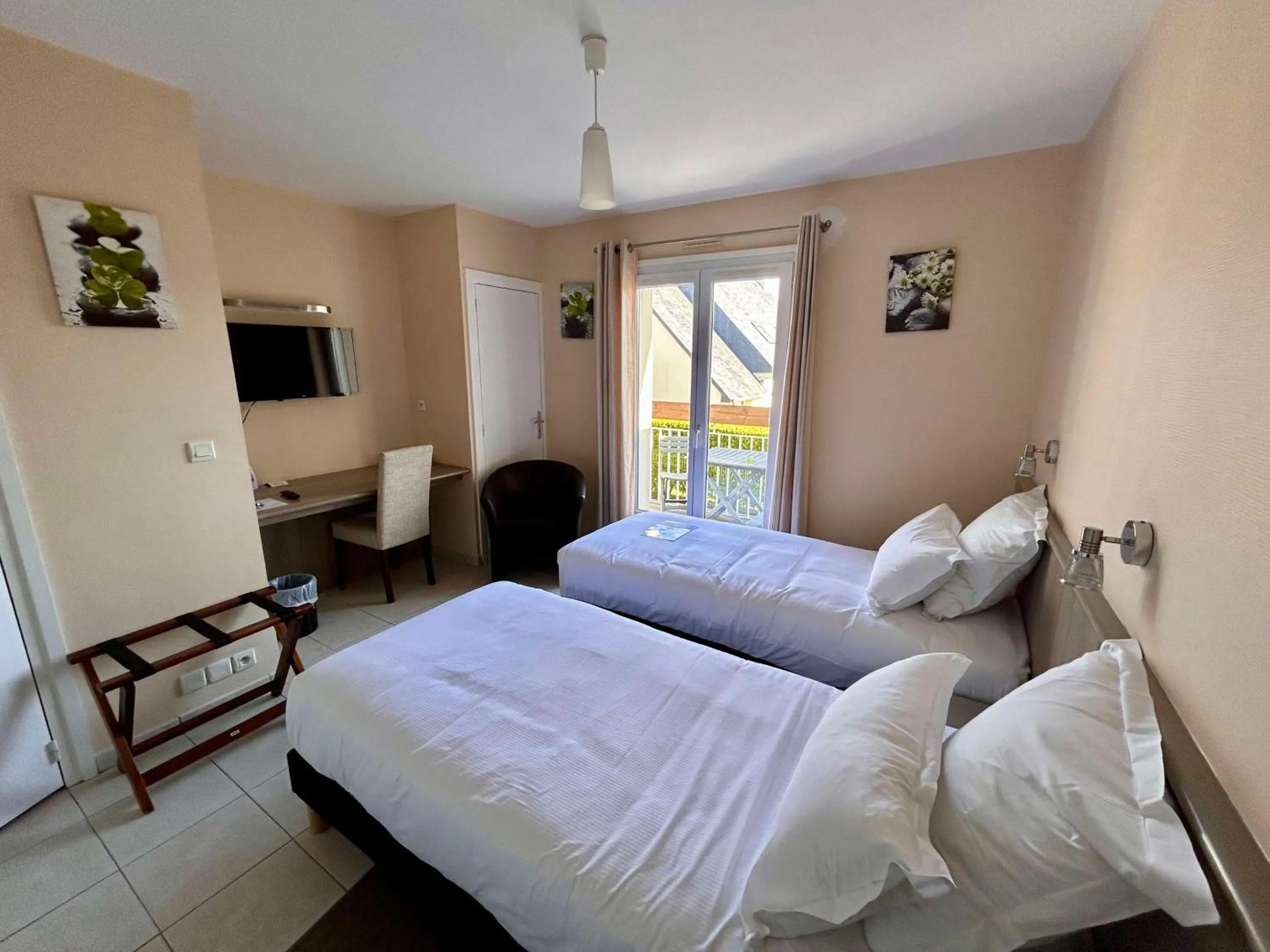 Bedroom, Bed in BRIT HOTEL Lannion-Perros Guirec