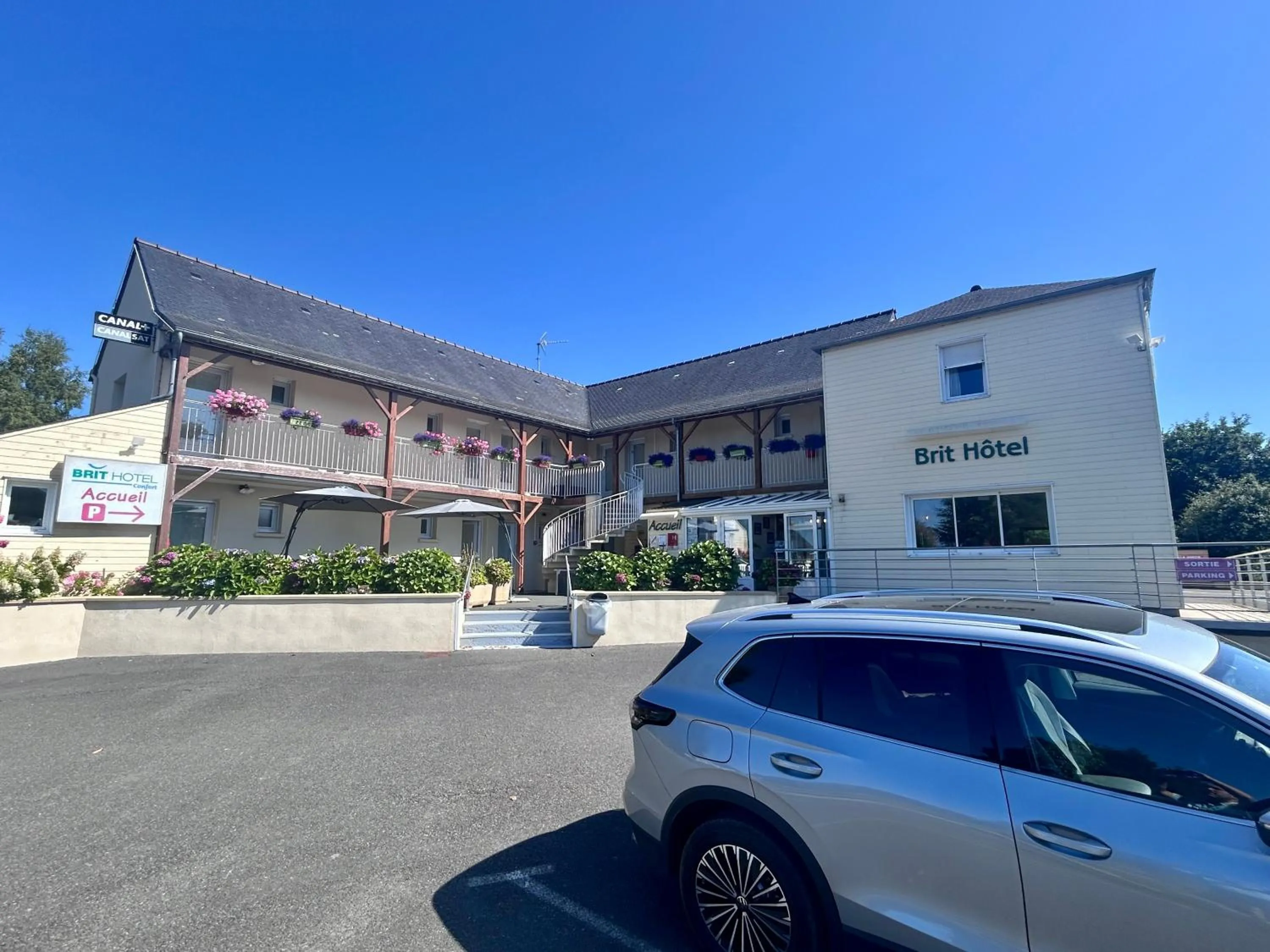 Property building in BRIT HOTEL Lannion-Perros Guirec