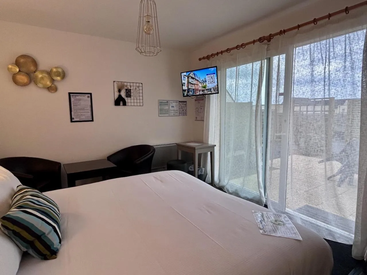 Bed in BRIT HOTEL Lannion-Perros Guirec