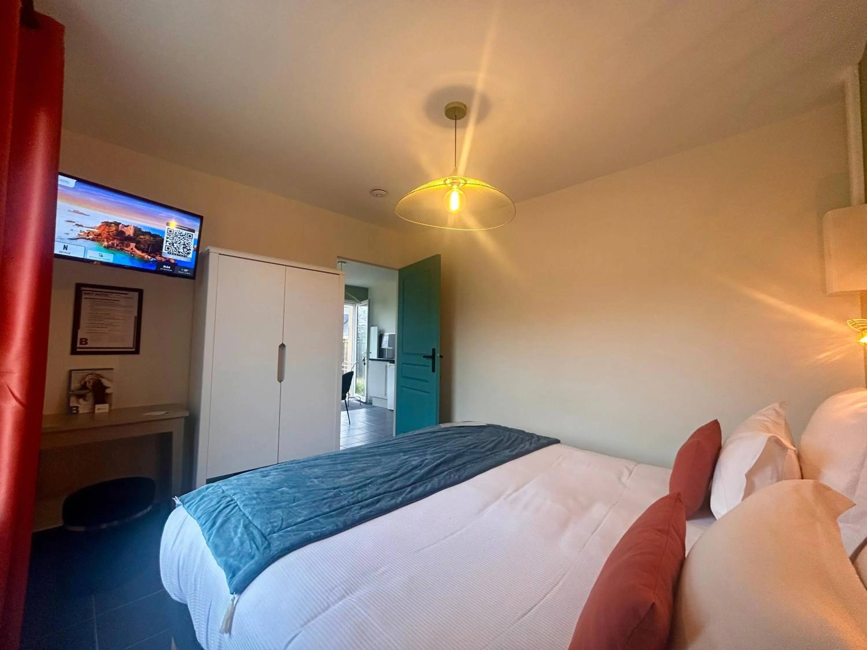 Bedroom, Bed in BRIT HOTEL Lannion Perros-Guirec