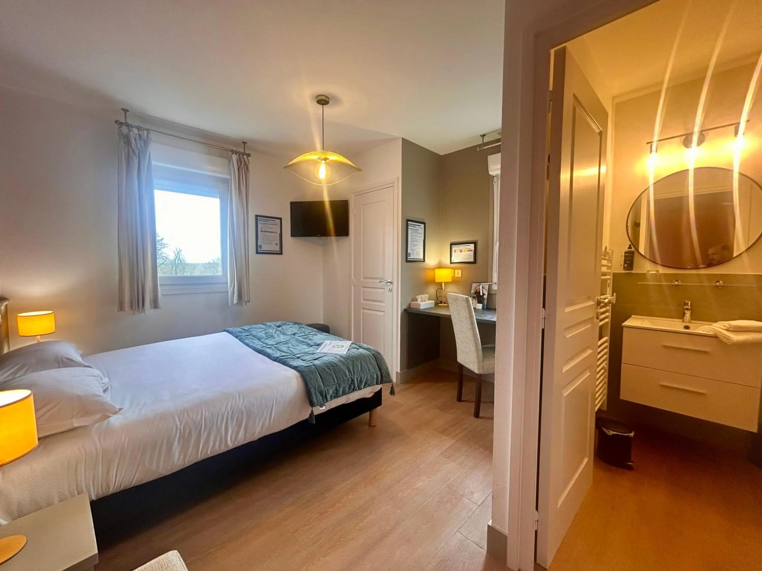 Bed in BRIT HOTEL Lannion Perros-Guirec