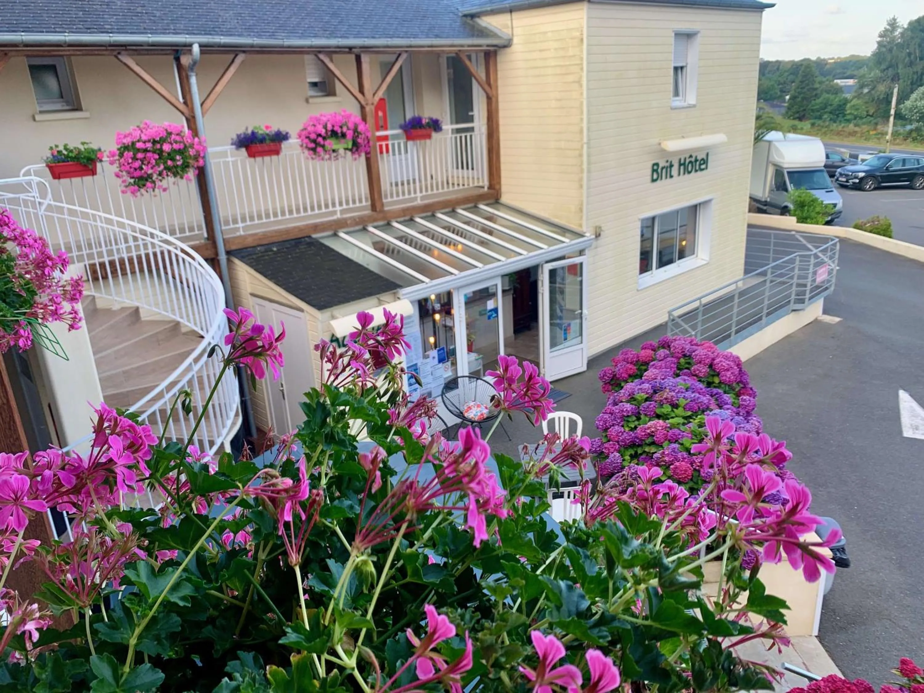 Property building in BRIT HOTEL Lannion-Perros Guirec