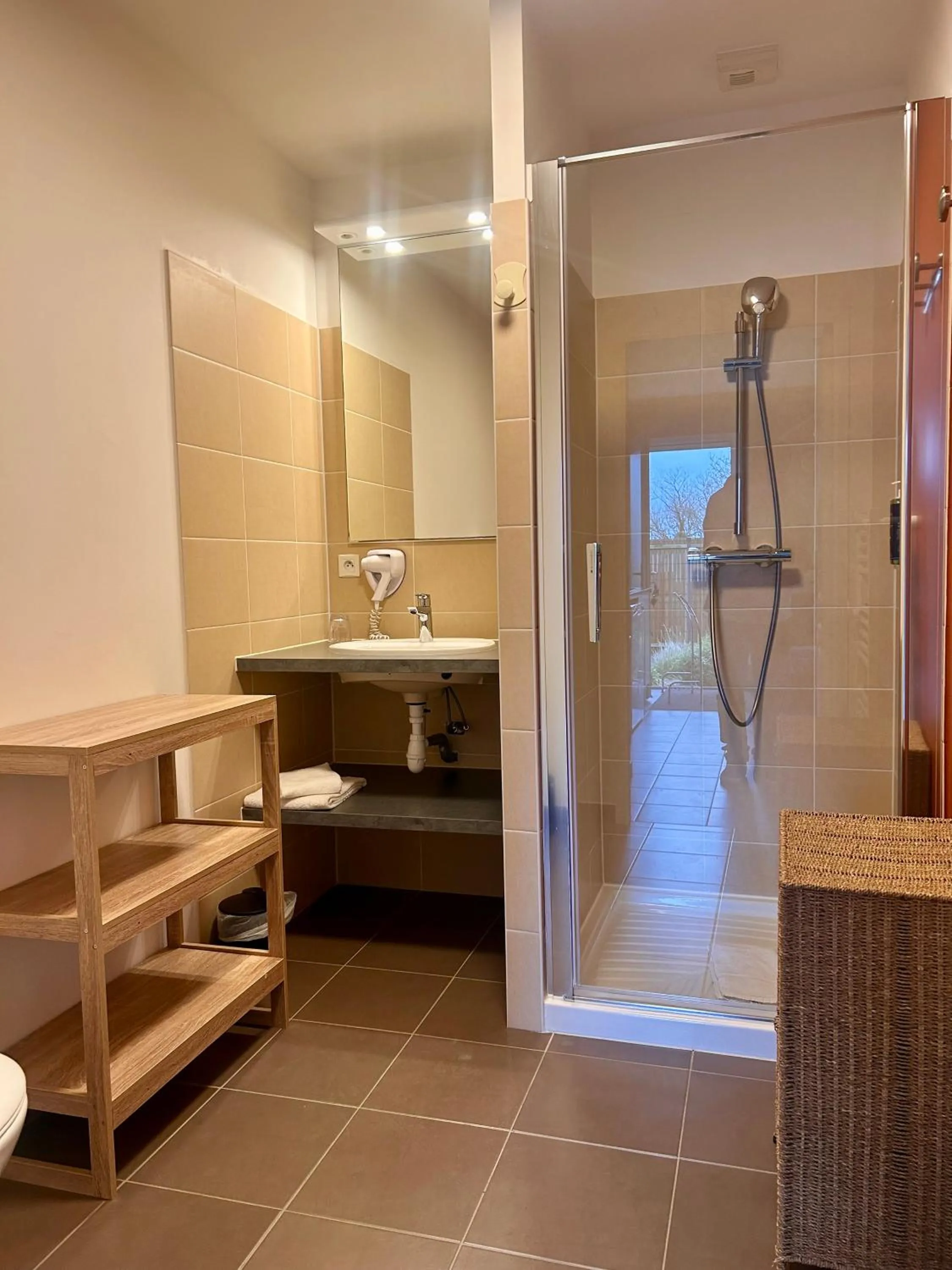 Bathroom in BRIT HOTEL Lannion Perros-Guirec