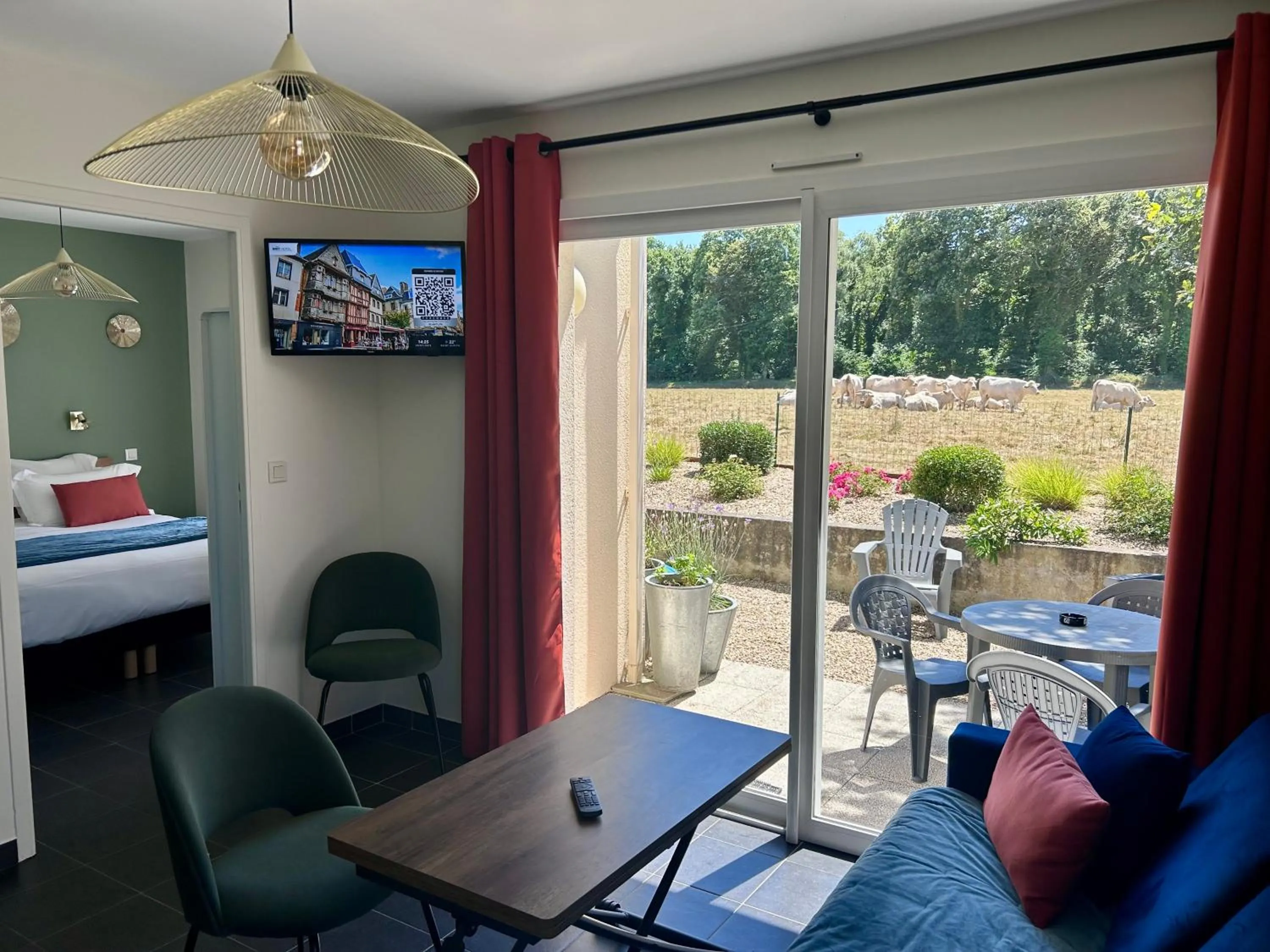 Living room in BRIT HOTEL Lannion-Perros Guirec