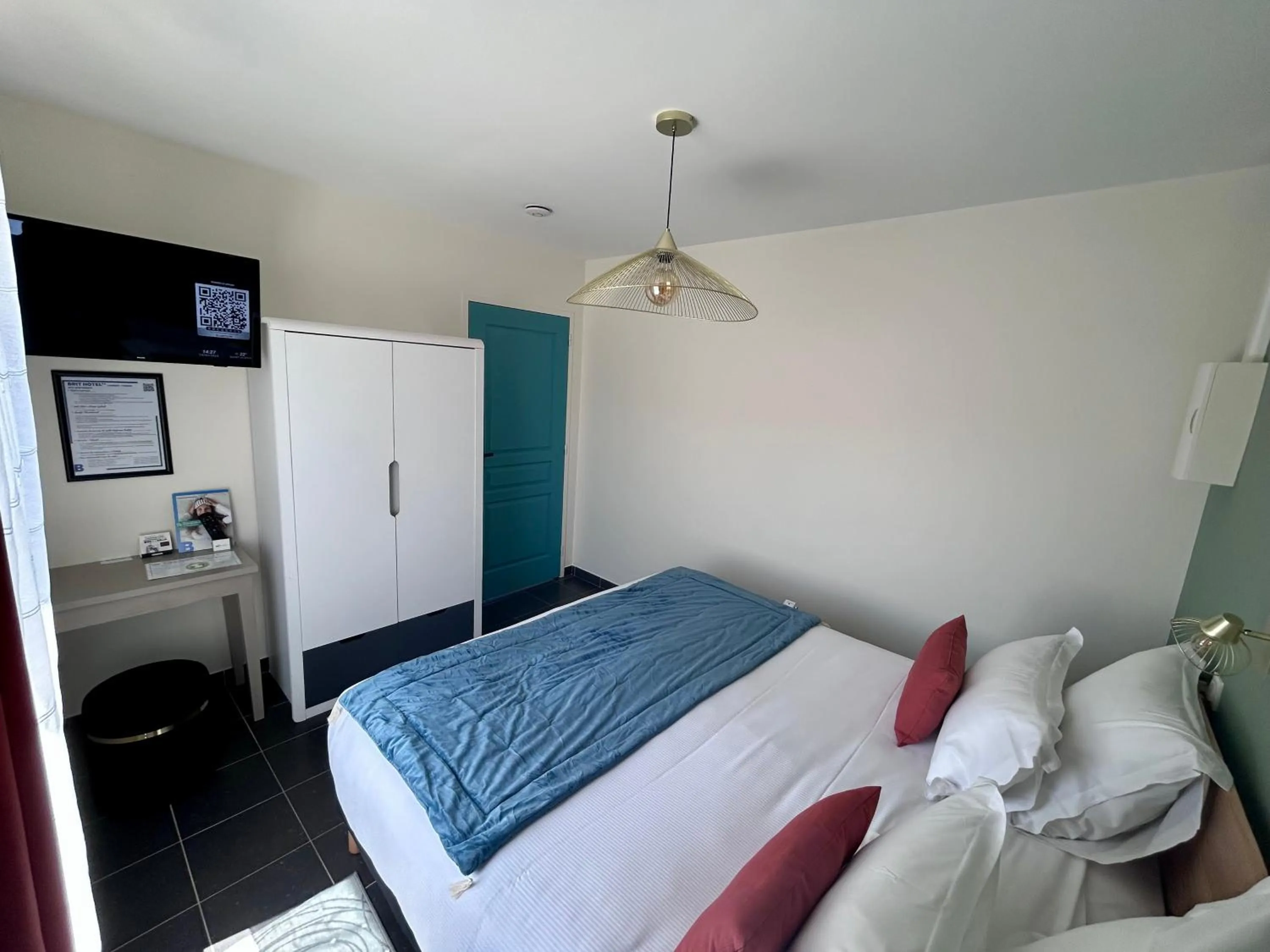 Bedroom, Bed in BRIT HOTEL Lannion-Perros Guirec