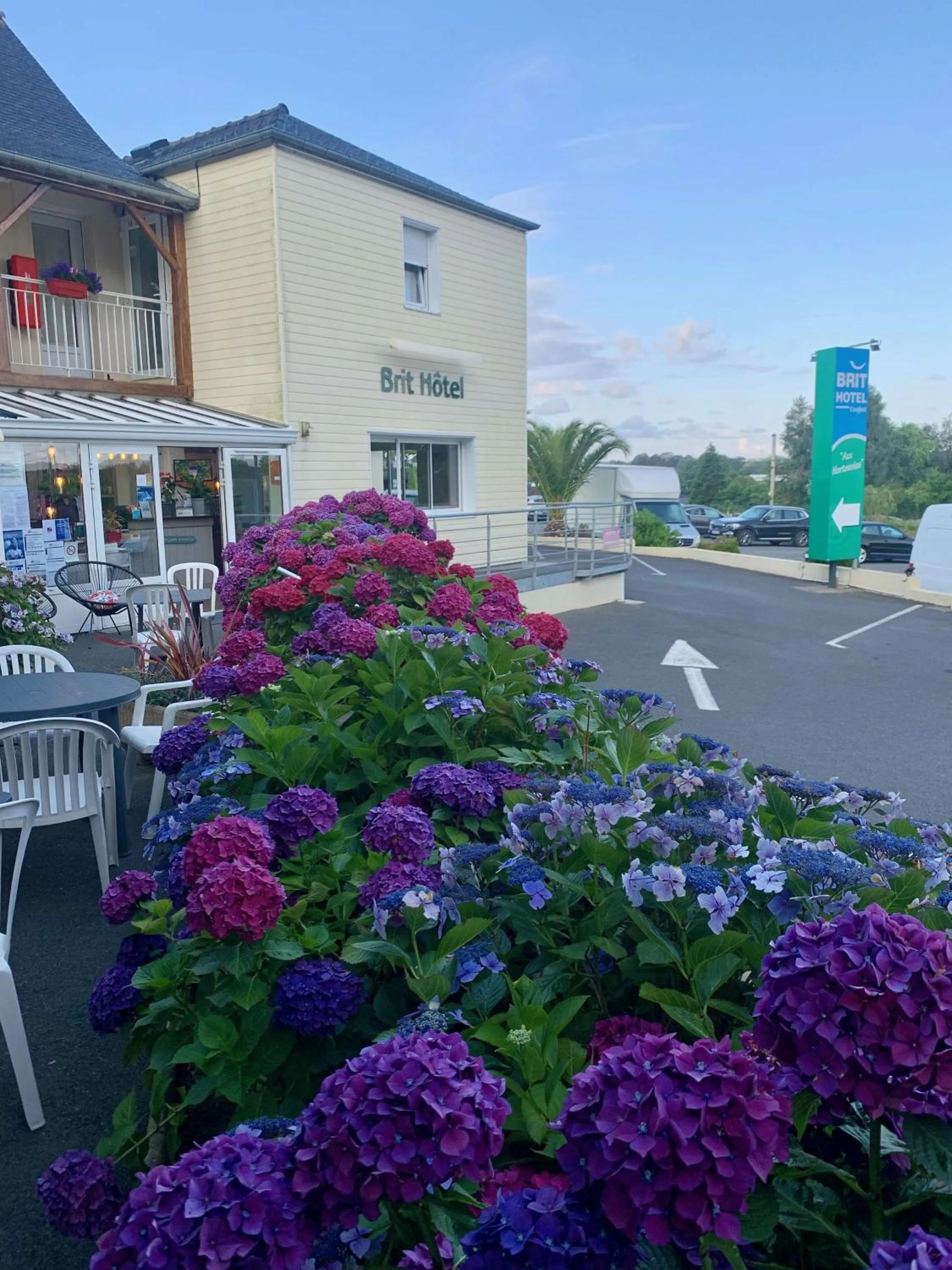 Property building in BRIT HOTEL Lannion-Perros Guirec