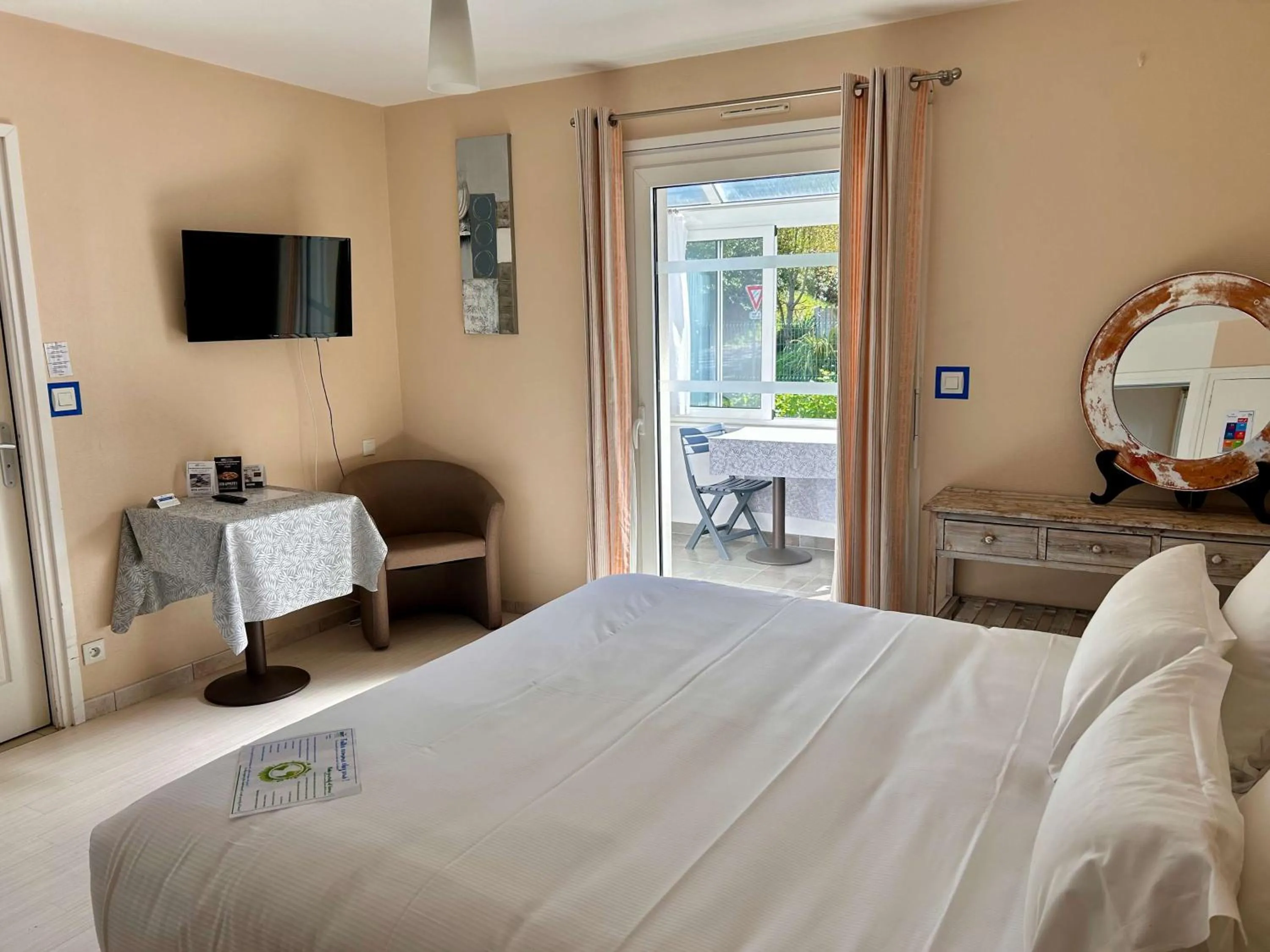 Bedroom, Bed in BRIT HOTEL Lannion-Perros Guirec