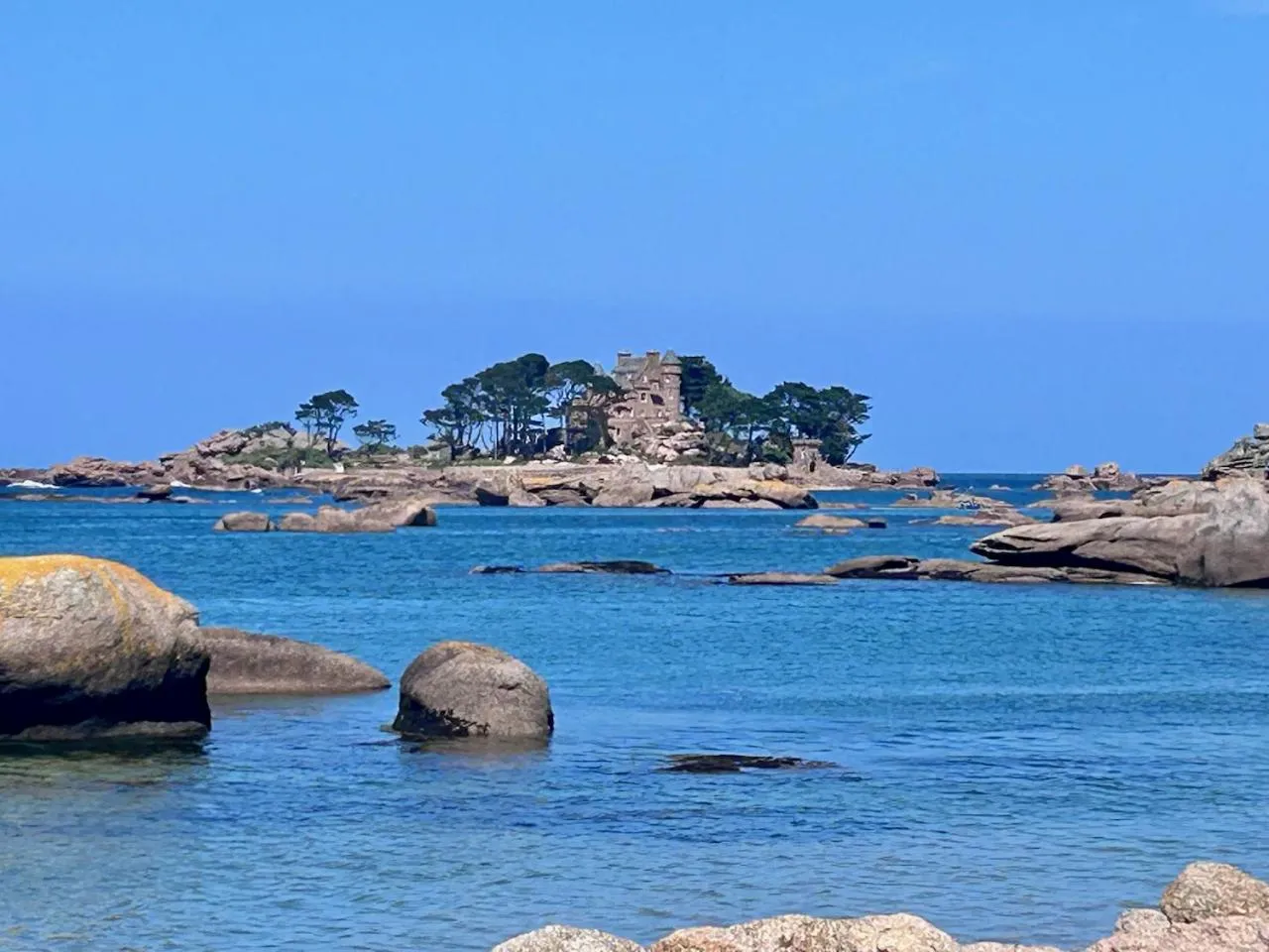 Nearby landmark in BRIT HOTEL Lannion-Perros Guirec