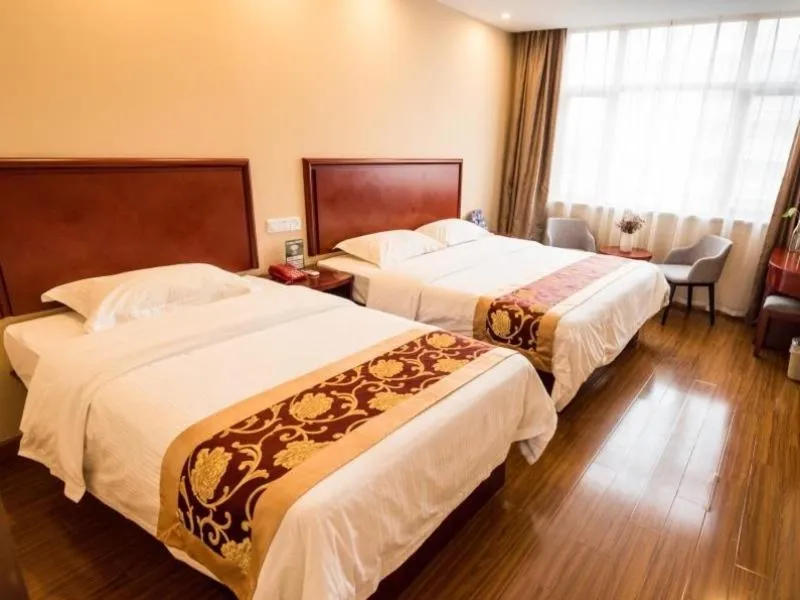Bed in GreenTree Alliance SuZhou TaiCang City Taiping South Road Hotel