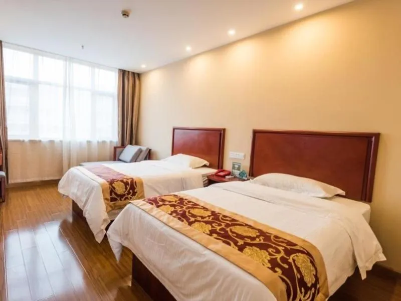 Bed in GreenTree Alliance SuZhou TaiCang City Taiping South Road Hotel