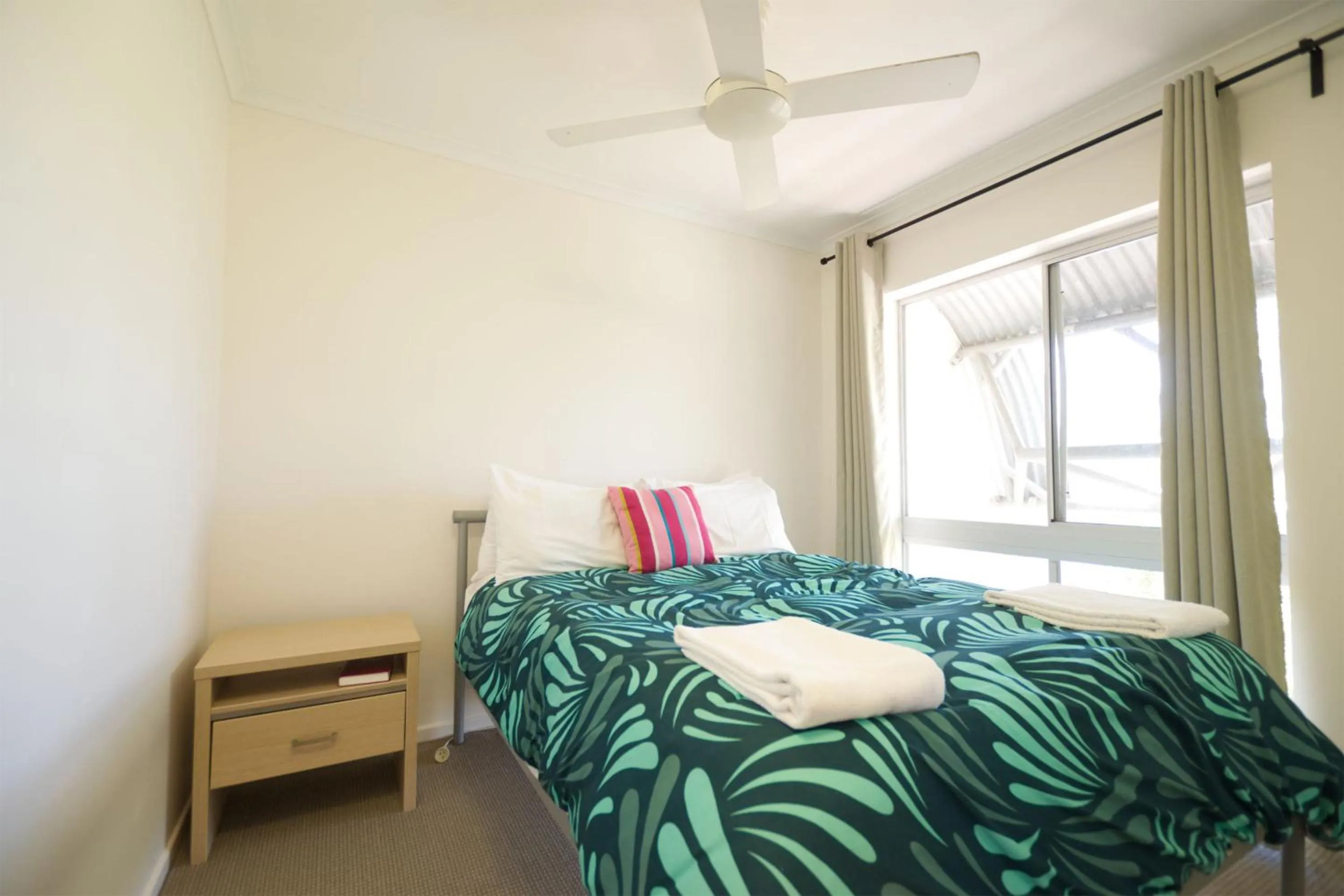 Bedroom, Bed in Raintrees Moffat Beach