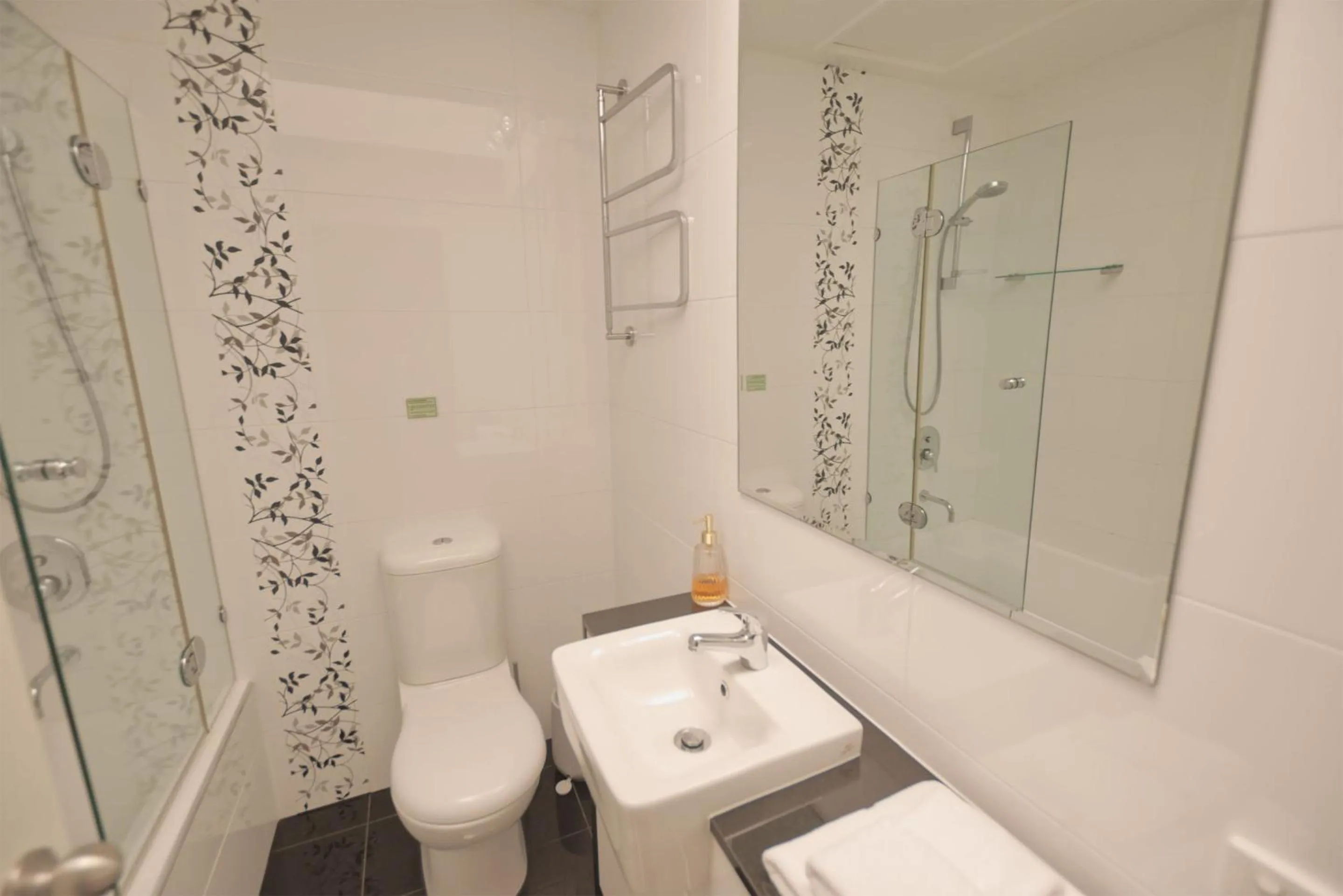 Bathroom in Raintrees Moffat Beach